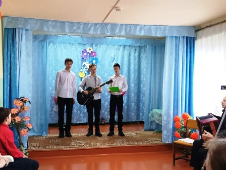 Праздничный концерт, посвященный Международному женскому дню 8 марта.